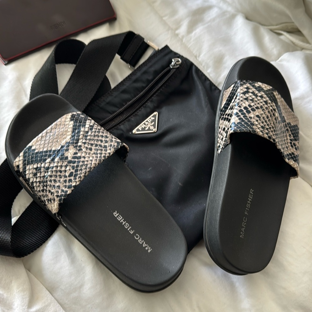 MARC FISHER SLIDE SANDAL